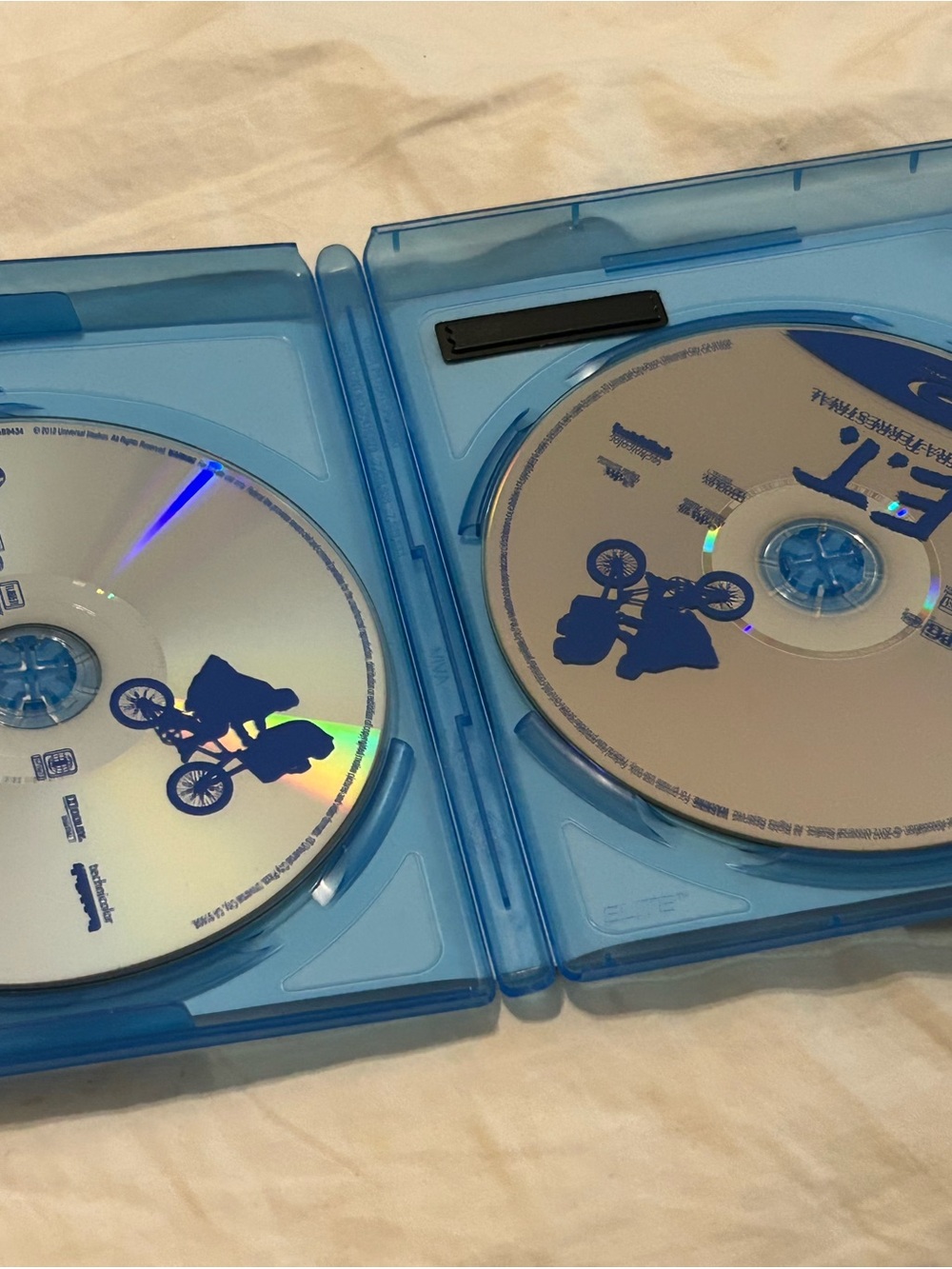 E.T. The Extra-Terrestrial Anniversary Edition Blu-ray + DVD - - Picture 4 of 6